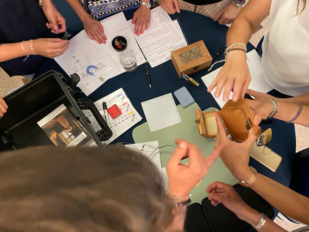 Team building escape game: analisi indizi e collaborazione sotto pressione